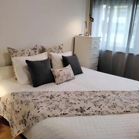 Buddies Charm House * אבאירו