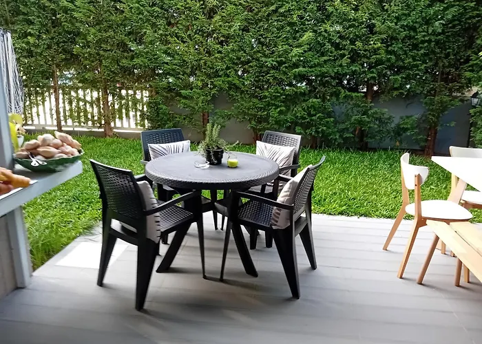 Buddies Charm House *